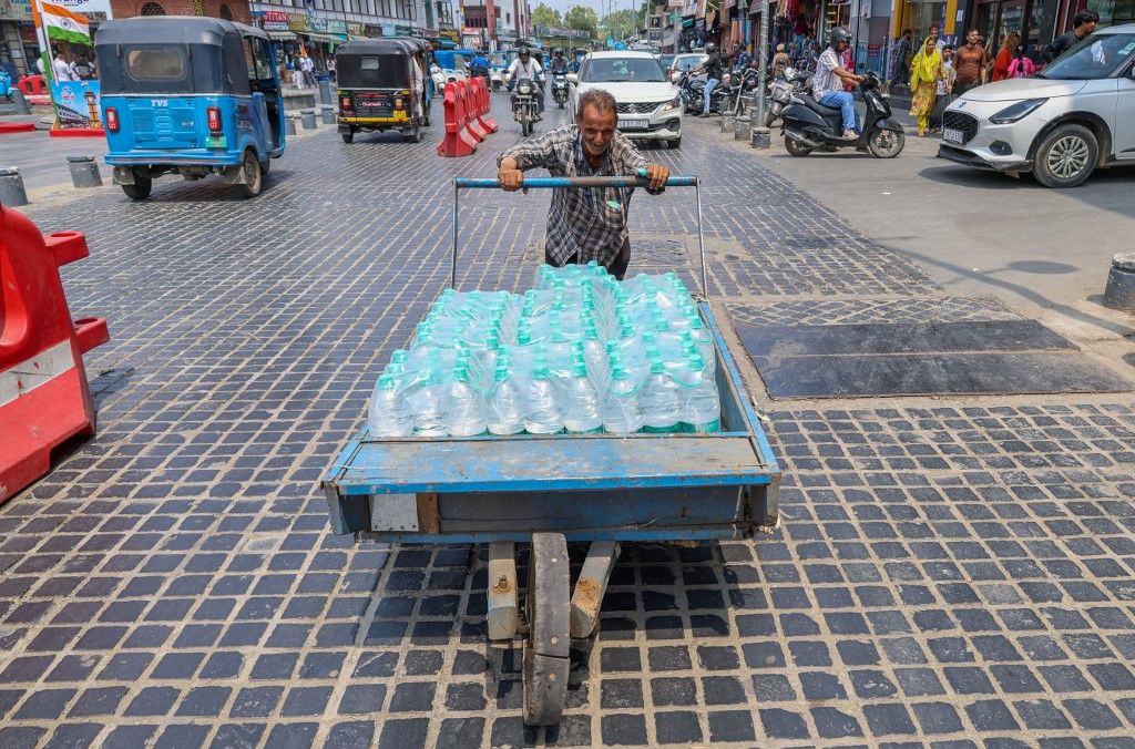 Hot Weather In Kashmir, India
