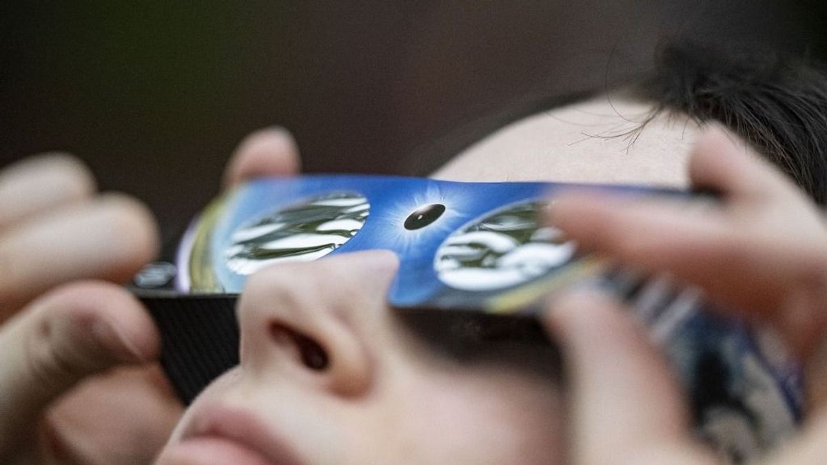 Napfogyatkozás és Paks: ha babona volt, hogy bajt hoz, 2026 nyarán már nem az – mélyen el kell gondolkodnunk 