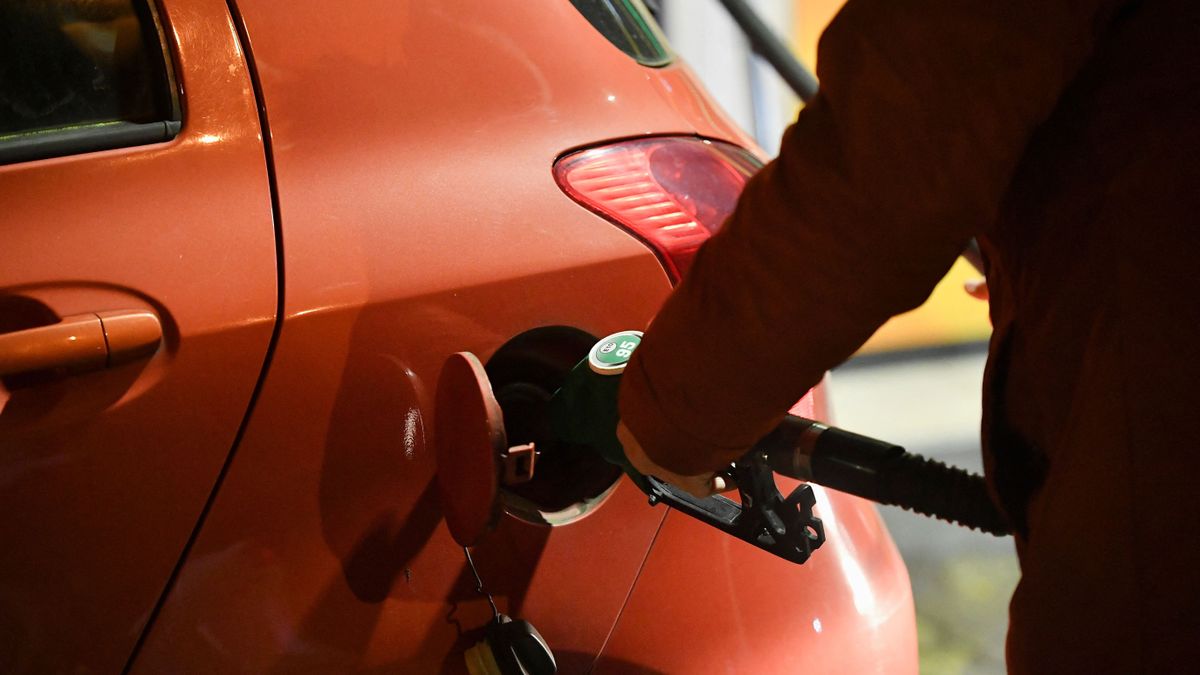 Queues at Hungarian Gas Stations
üzemanya, üzemanyagár, tankolás
benzin dízel gázolaj
