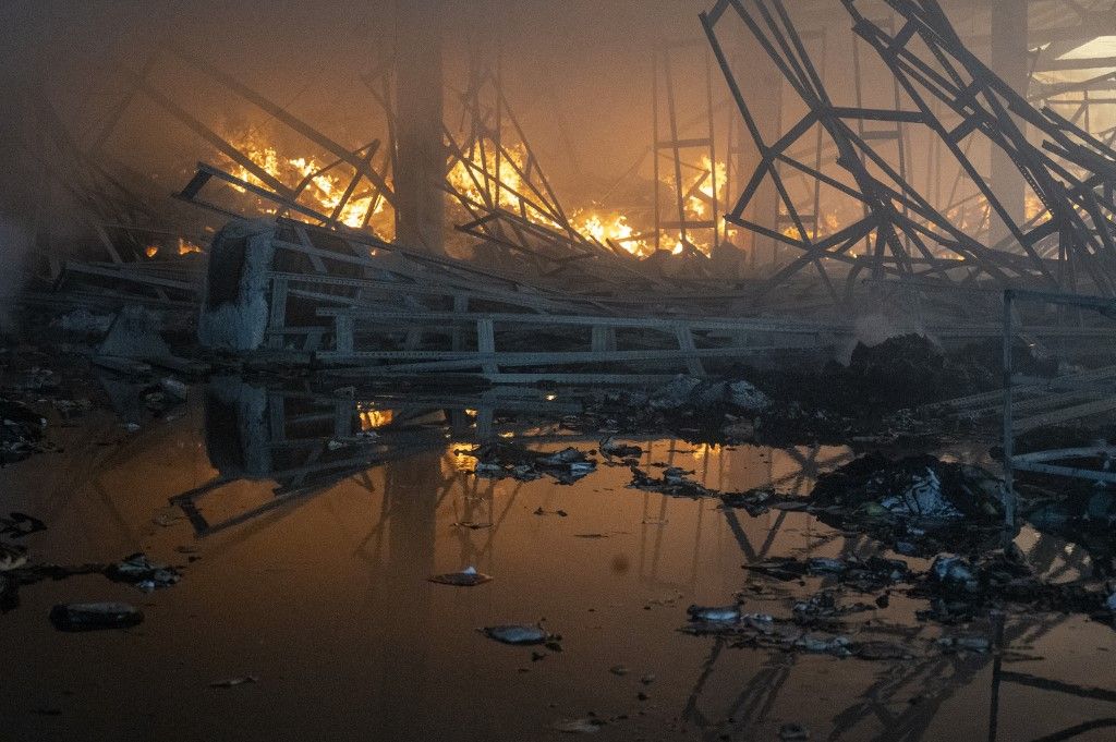 Russian drone strike hits book warehouse in Kharkiv drón támadás
