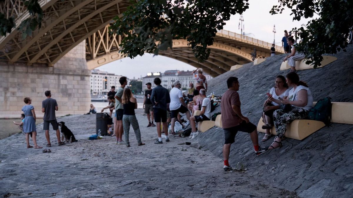 Óriási medencés úszómű épül meg a Dunán – az összköltség az egymilliárd forintot is meghaladhatja 