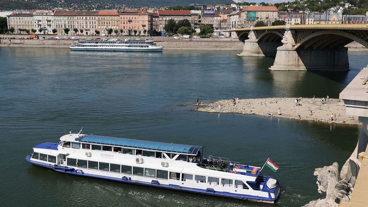 Ez ám a dunai luxusút: üdülőhajó, napozóágy helyett buszülés, mosdó a benzinkúton – a sokezer eurós összeomlás 