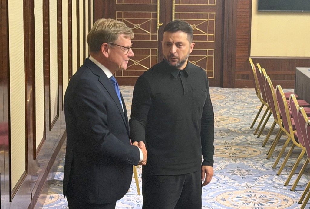 Miközben Volodimir Zelenszkij Johann Wadephul német külügyminisztert fogadta, záporoztak a mindettőjük számára kínos hely hírek – az EU-csatlakozás folyamata is veszélybe került? 