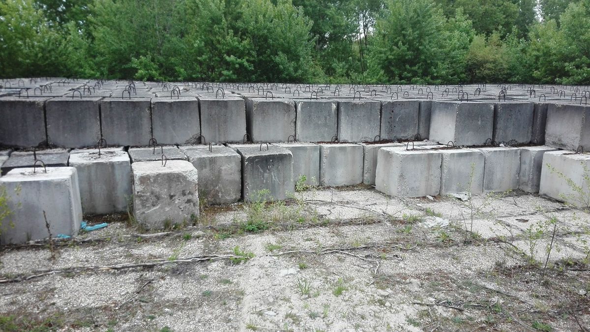 Kiderült az igazság a dunakiliti betonkockákról: a polgármester elárulta, hogy csak párat dobtak bele a folyóba helikopterről – 13 ezer darabhoz hozzá se nyúltak 