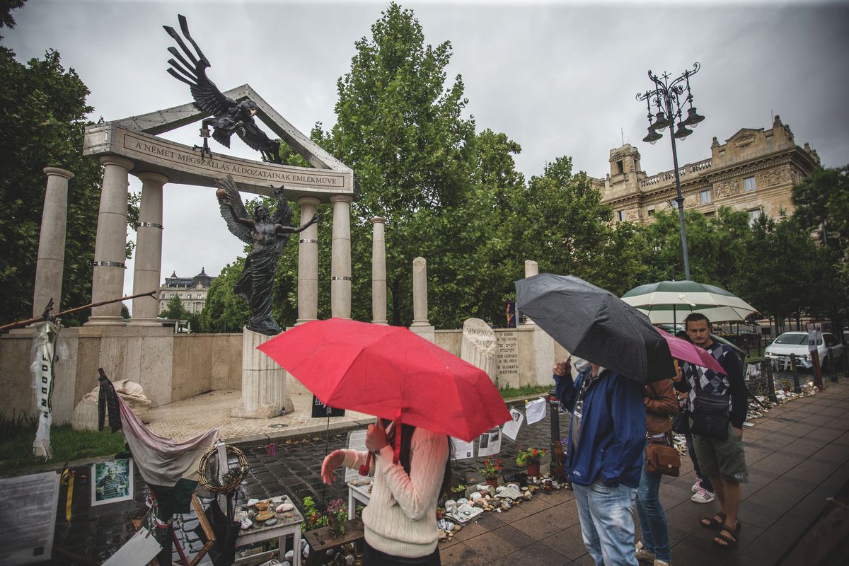 szabadság tér emlékmű, karácsony gergely