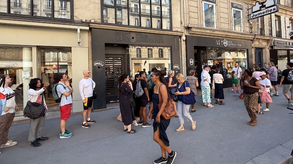 Queues To Buy Glasses To Watch The Solar Eclipse In Paris
