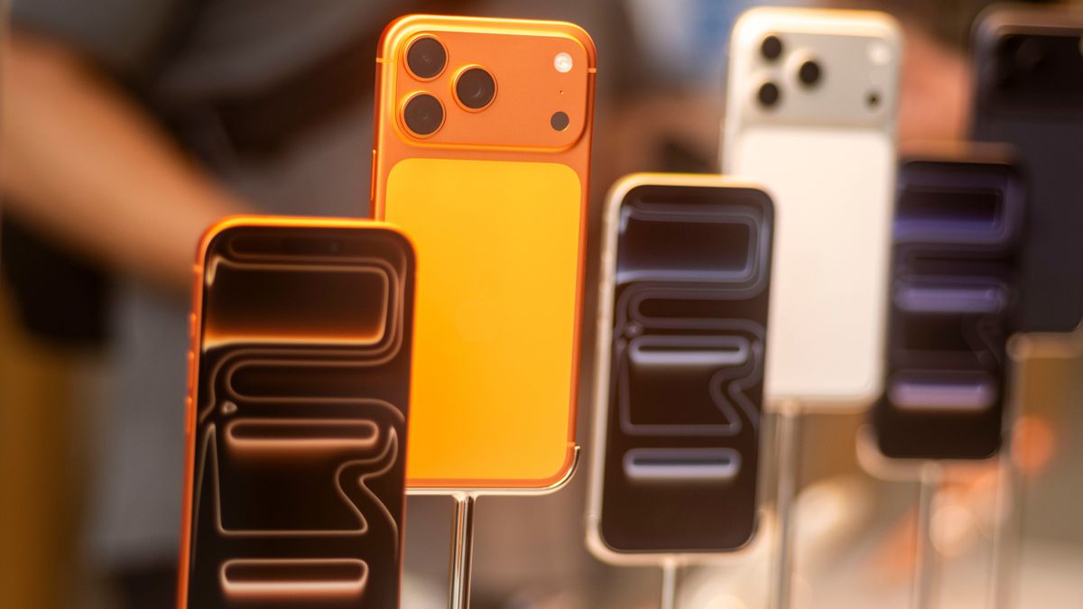 Napokon belül jön az új iPhone: az Apple épp akkor próbál nagyot húzni, amikor összeomlóban az okostelefon-piac 