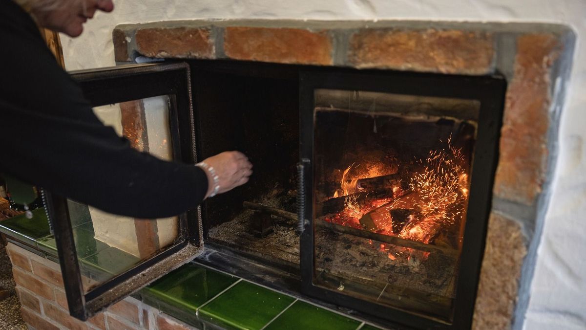 Bő százmilliárdot vesz ki a költségvetésből a tűzifa áfájának csökkenése: hiába lesz olcsóbb, a kereslet miatt így is többet fizethetünk érte – hatósági ár, vagy állami program segíthet 