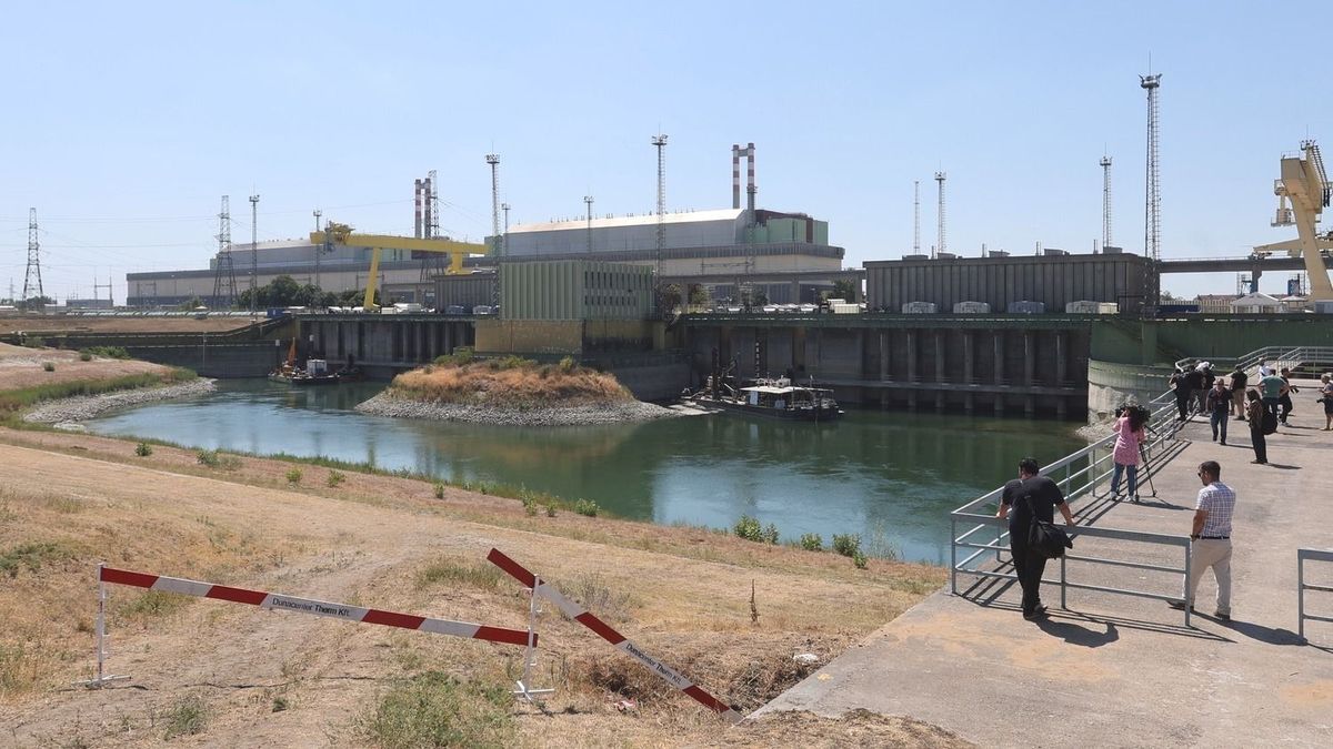 A szerb sajtó leírta, amint nem akartunk hallani a paksi atomerőmű leállása után: ha ez igaz, óriási bajban vagyunk – „Magyarország az energia-összeomlás szélén” 