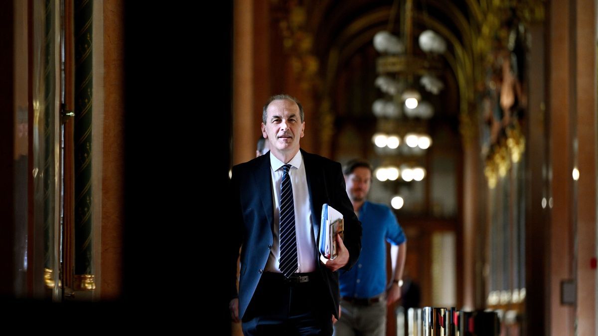 Elkezdhetjük figyelni a várólistákat, és Hegedűs Zsolt a mentőkkel kapcsolatban is újdonságot ígér 
