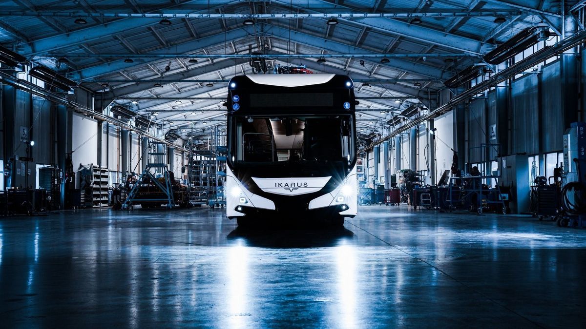 Hivatalos: óriási közbszerzést nyert el az Ikarus, 150 elektromos buszt gyárt a balkáni országnak 