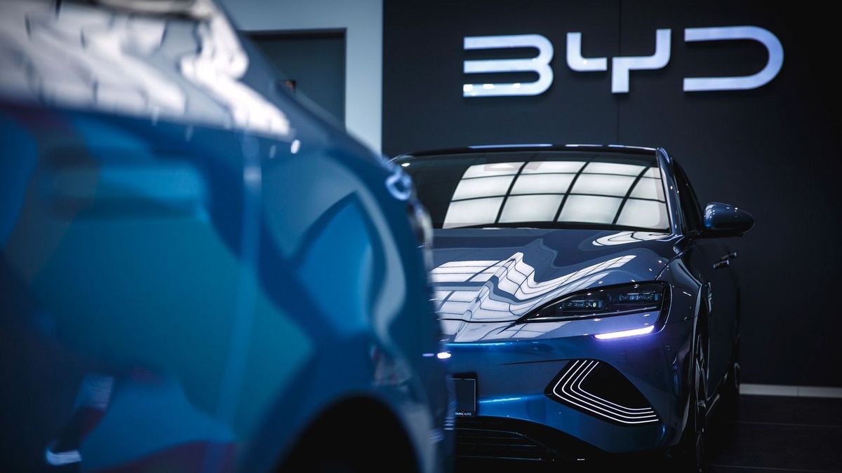 Váratlan kihívót kapott a Szegeden gyárat építő BYD: megvan a dátum, 2027-ben indul a sorozatgyártás – ezt kell tudni a legnagyobb riválisról 