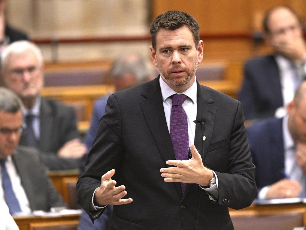 A GYSEV sem maradhat ki, Vitézy Dávid nem csak a közlekedésért dolgozik, hanemegy nagyobb feladatot is vállalt