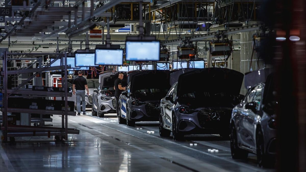 Hivatalos: leállás következik a kecskeméti Mercedes-gyárban, a Suzuki gyártási szünetet tart Esztergomban – letérdelteti a magyar ipart az áramhiány 