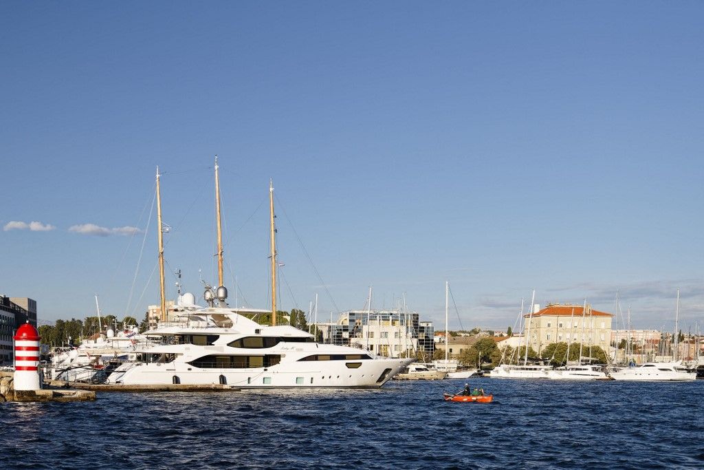 Croatia dalmatia dalmatian coast zadar yacht marina ferryman small boat rowing across motorcsónak jacht vitorlás luxus horvátország