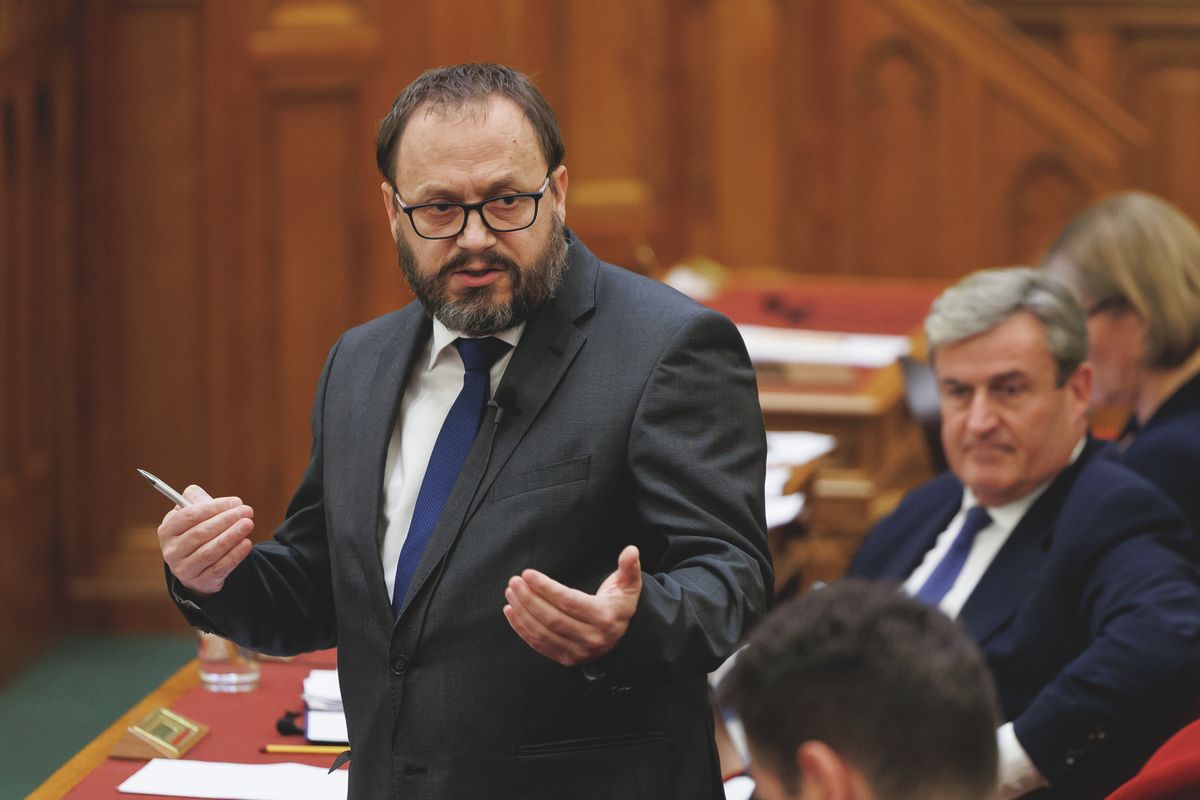 nav új elnöke, Kármán András