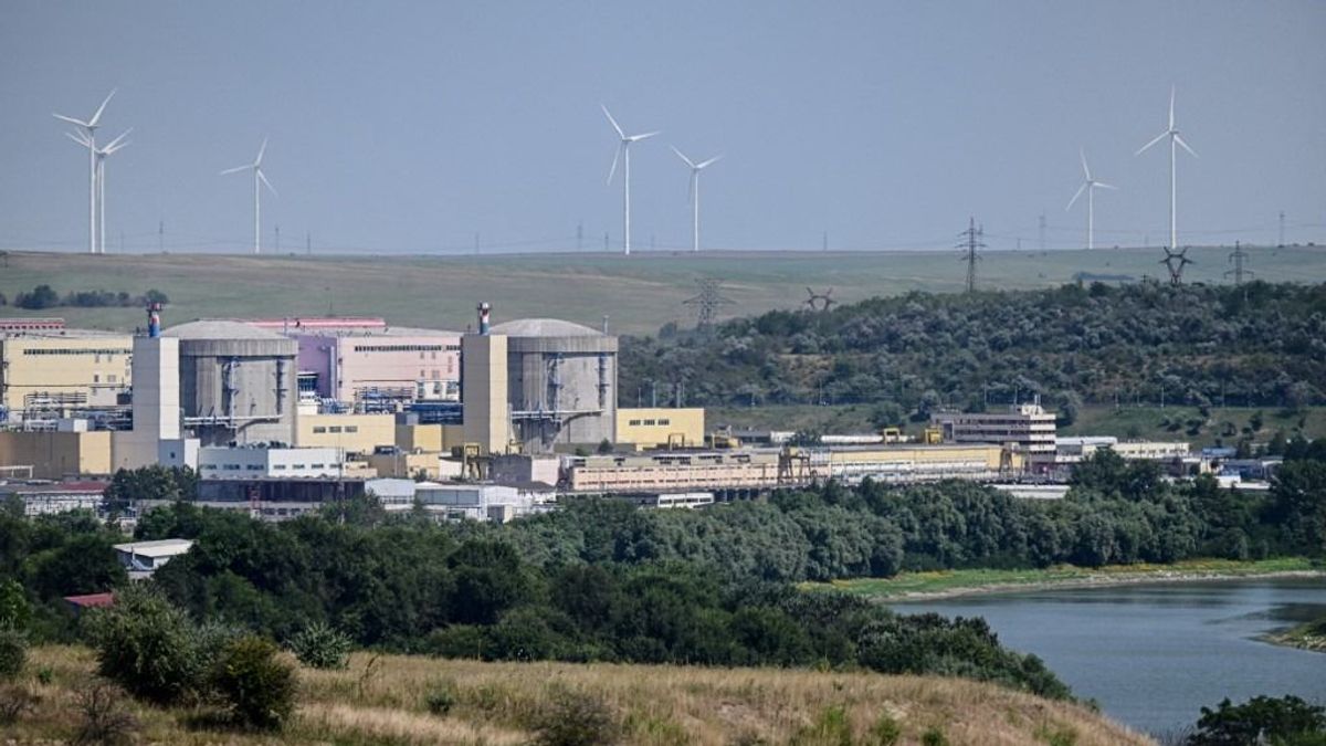 Hatalmas bajban a dunai atomerőmű: a legnagyobb slamasztikában kereket oldott a csúcsvezető, a kormány tehetetlen – irigykedve néznek Paksra 