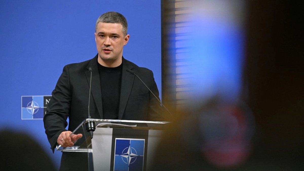 Ez már nyílt háború: Zelenszki kirúgott minisztere ellentmondott az ukrán államfőnek – ballisztikus rakétákkal támadná Oroszországot 