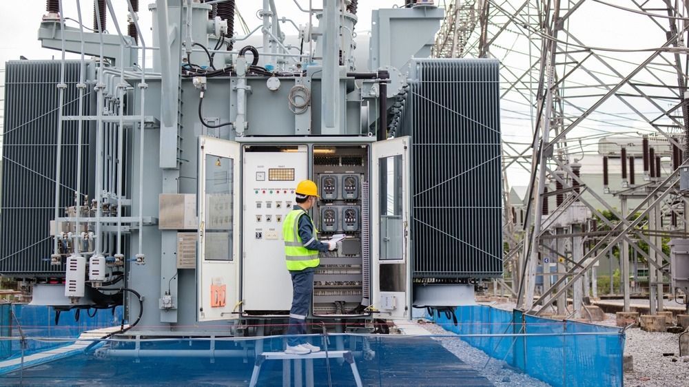 villamosenergia,A,Qualified,Industrial,Worker,Operates,A,High,Voltage,Transformer,In