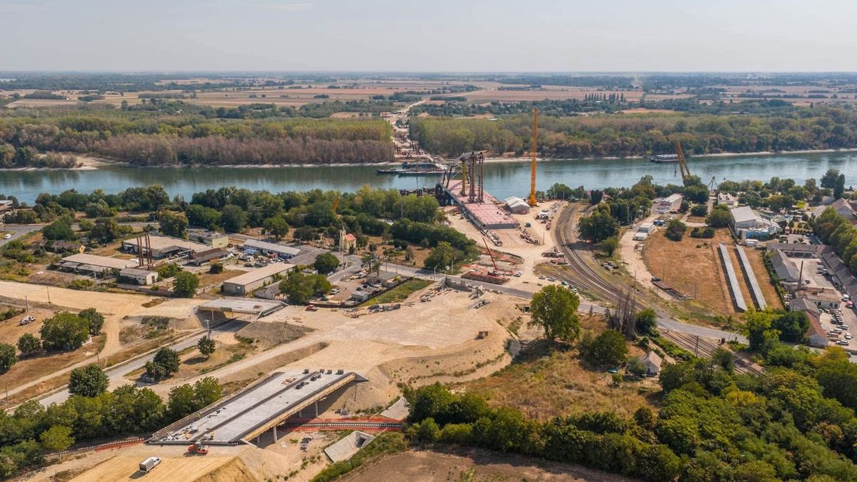 Vitézy Dávidnak ez nagyon nem fog tetszeni: egyenesen megüzenték neki, hogy újra a Duna Aszfaltnál lesz a mohácsi Duna-híd visszaszerzett 59 milliárd forintja – „Három részszámla után”