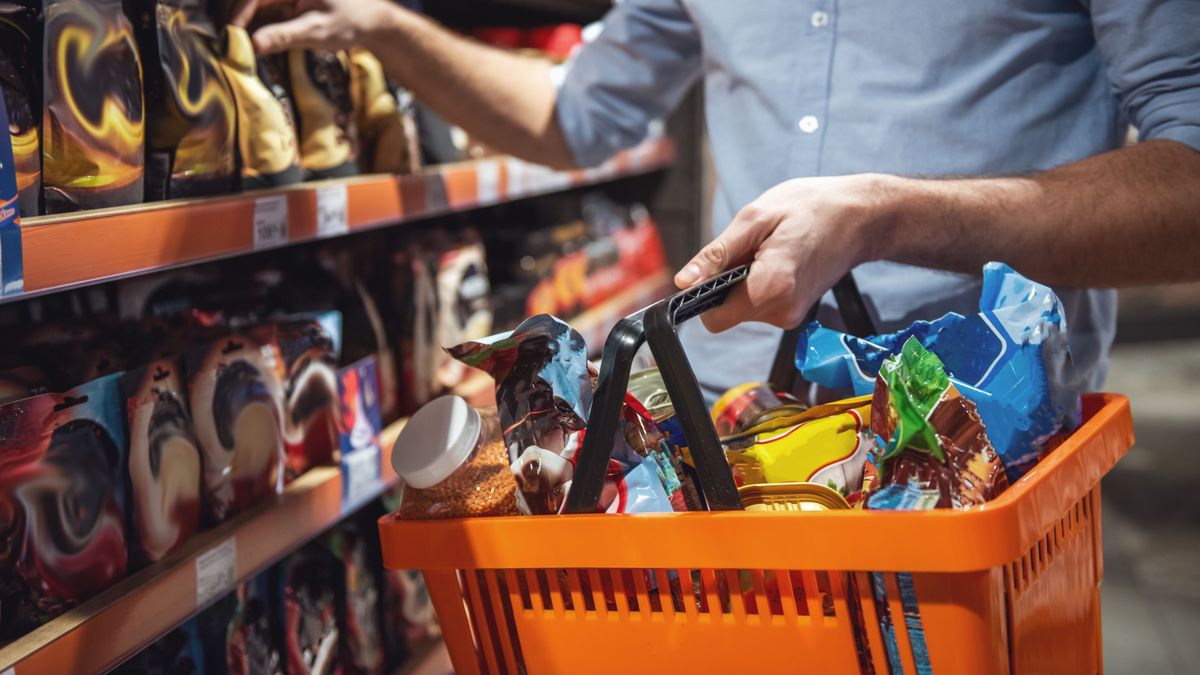 Ezt nem láttuk jönni: többet költöttünk a boltokban, mint tavaly ilyenkor, de kevesebbet, mint az előző hónapban – „nehéz megmagyarázni” 