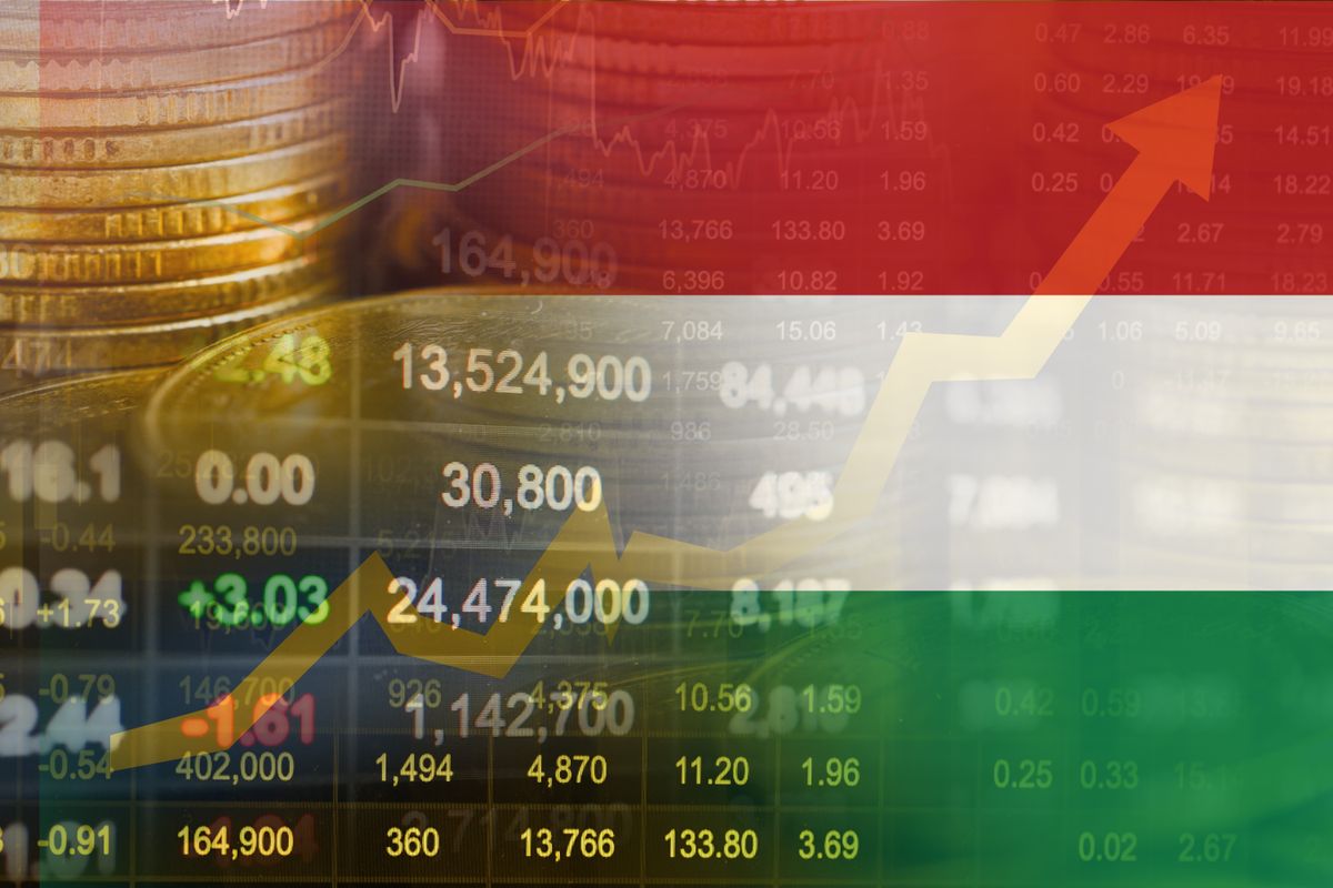 Hungary,Flag,With,Stock,Market,Finance,,Economy,Trend,Graph,Digital magyar gazdaság energia forint  