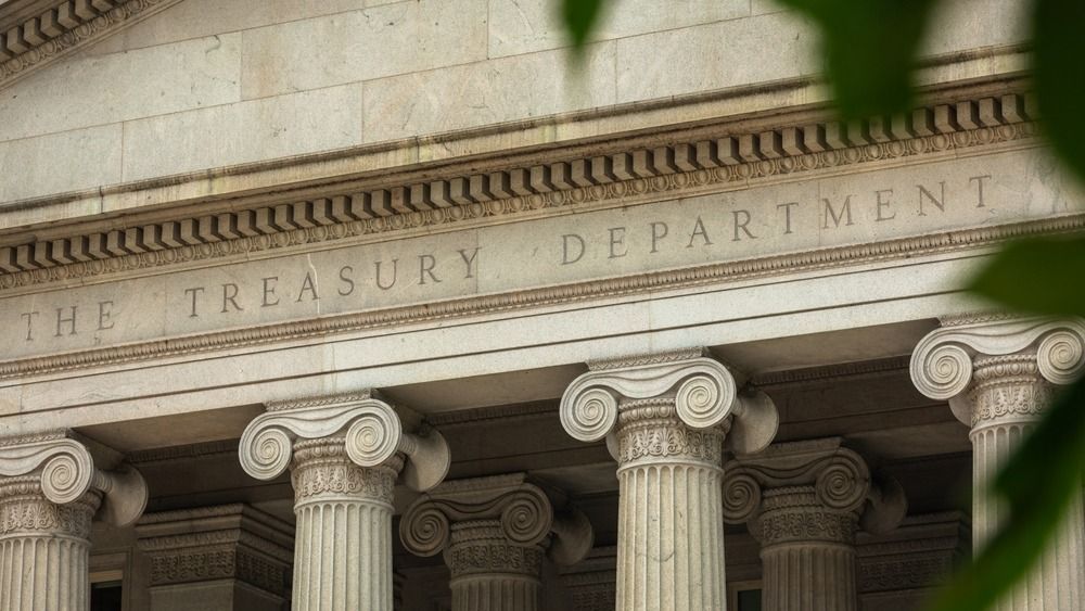 Yield,Facade,Of,The,Us,Treasury,Department,In,Washington,,Dc,,Close-up