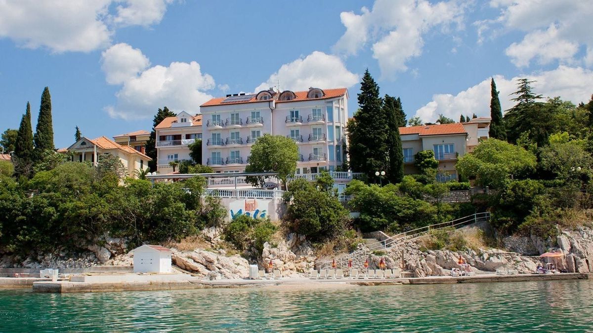 Horror nyaralás Horvátországban, így verték át pofátlanul a magyar családot: 2600 eurót fizettek a négycsillagos szállodáért - még ajtó se volt a vécén 