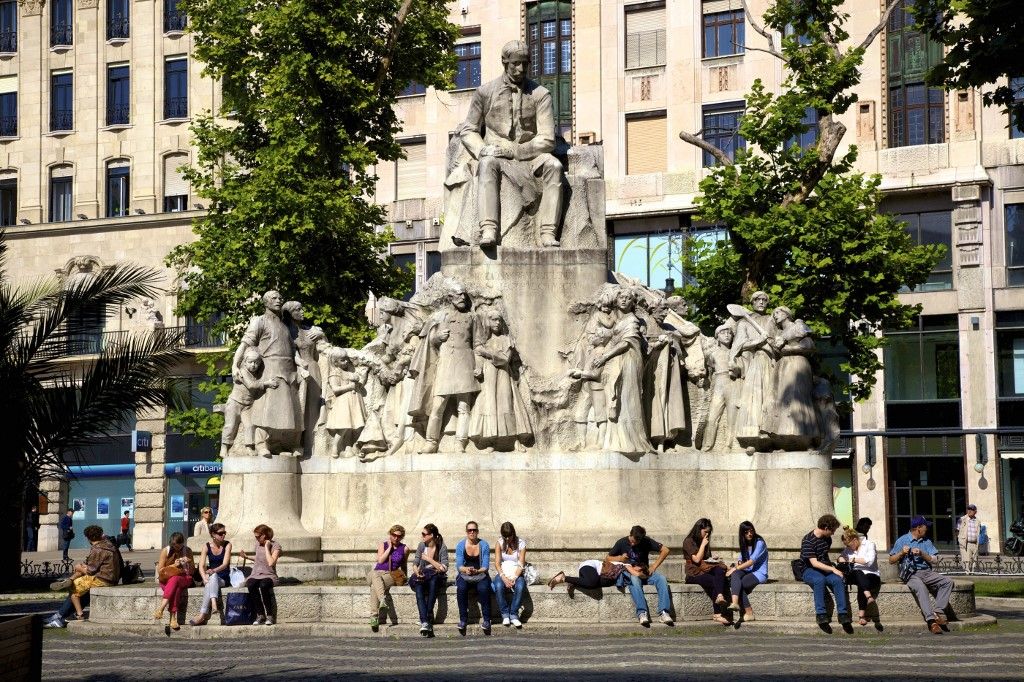Vorosmarty Square, Vaci Utca, Budapest, Hungary, Europe Vitézy