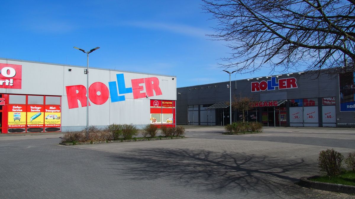 Parking,Furniture,Store,"roller",On,A,Day,Off.,Neumunster,,Germany,, xxxlutz