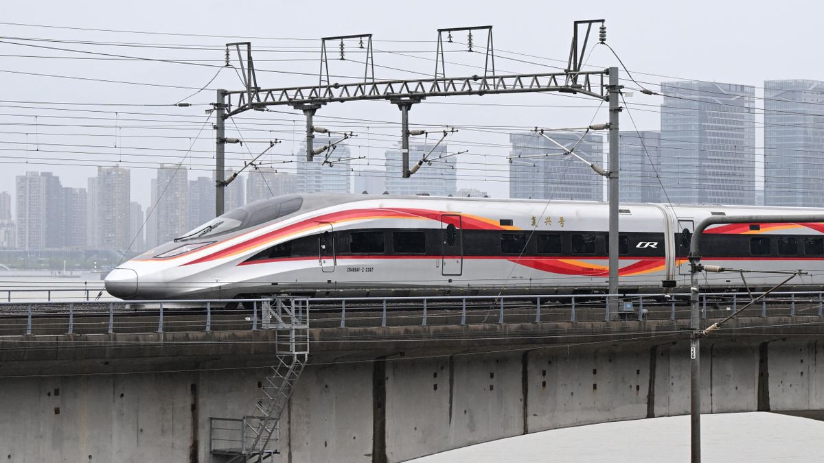 Ez a jövő már tényleg a jelen: öt másodperc alatt 800 km/órára gyorsult a kínai mágnesvasút – új világrekord született 