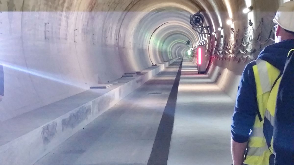 Óriási vasúti beruházás készül Ausztriában: Budapestnek is fontos lehet az új alagút – a hegy alatt már elkészült a gigantikus csatorna