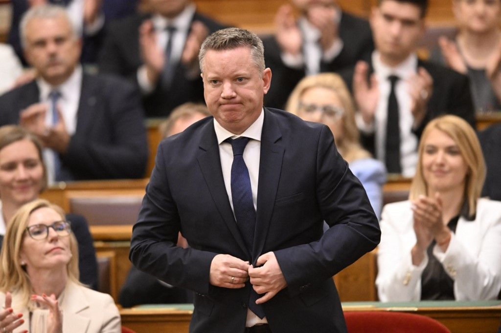 The Cabinet Ministers Of Peter Magyar Inaugurated, Starting The Era Of The Tisza Government. rendőr