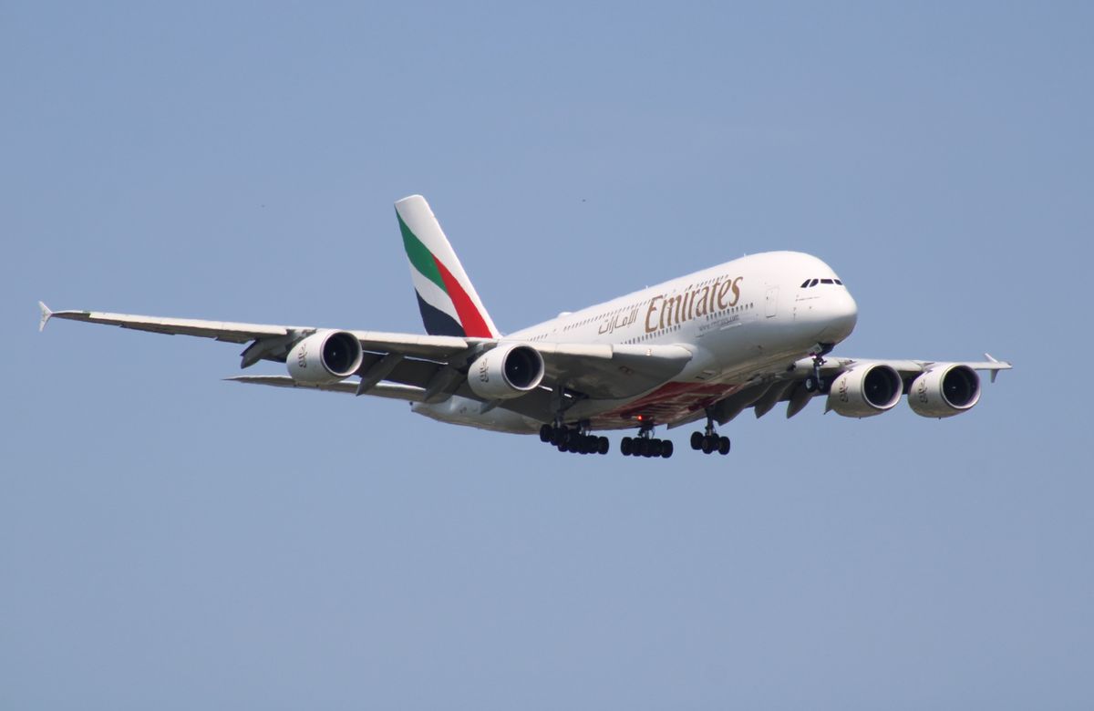 New,York,,Usa,-,April,20,2024:,Emirates,Airline,Airbus légitársaság repülő turizmus