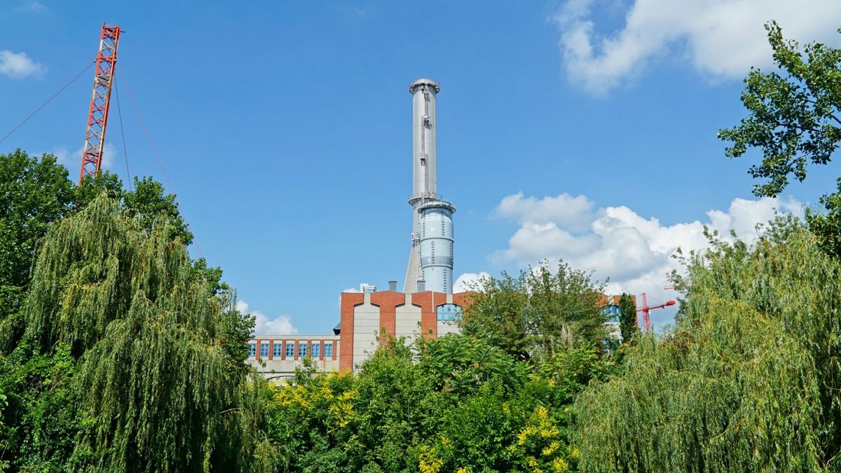 Budapest,,Hungary,-,June,29,,2024:,Kelenfold,Power,Plant.,This, A Kelenföldi Erőműről készült felvétel