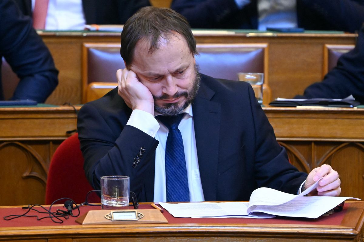 Kiborult Kármán Andrásra a polgármester, elvett tőlük 226 millió forintot: a Facebookra írta ki, hogy az okát sem tudják – „Szeretnénk magyarázatot kapni”