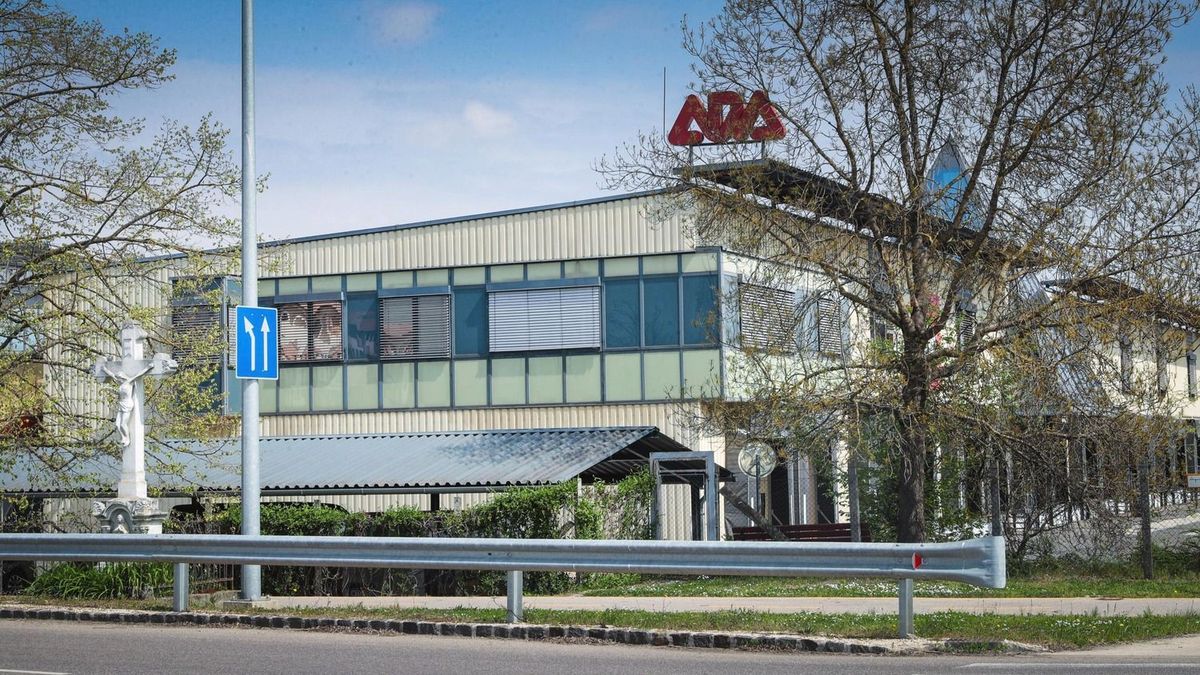 Kiderült, hogy mi lesz a legendás nagyszalontai bútorgyár sorsa, ez a magyar üzemet is érintheti: megszólalt az új tulajdonos, ez tervezi a céggel – „Ismerem a név értékét, a befektetett tudást!" 