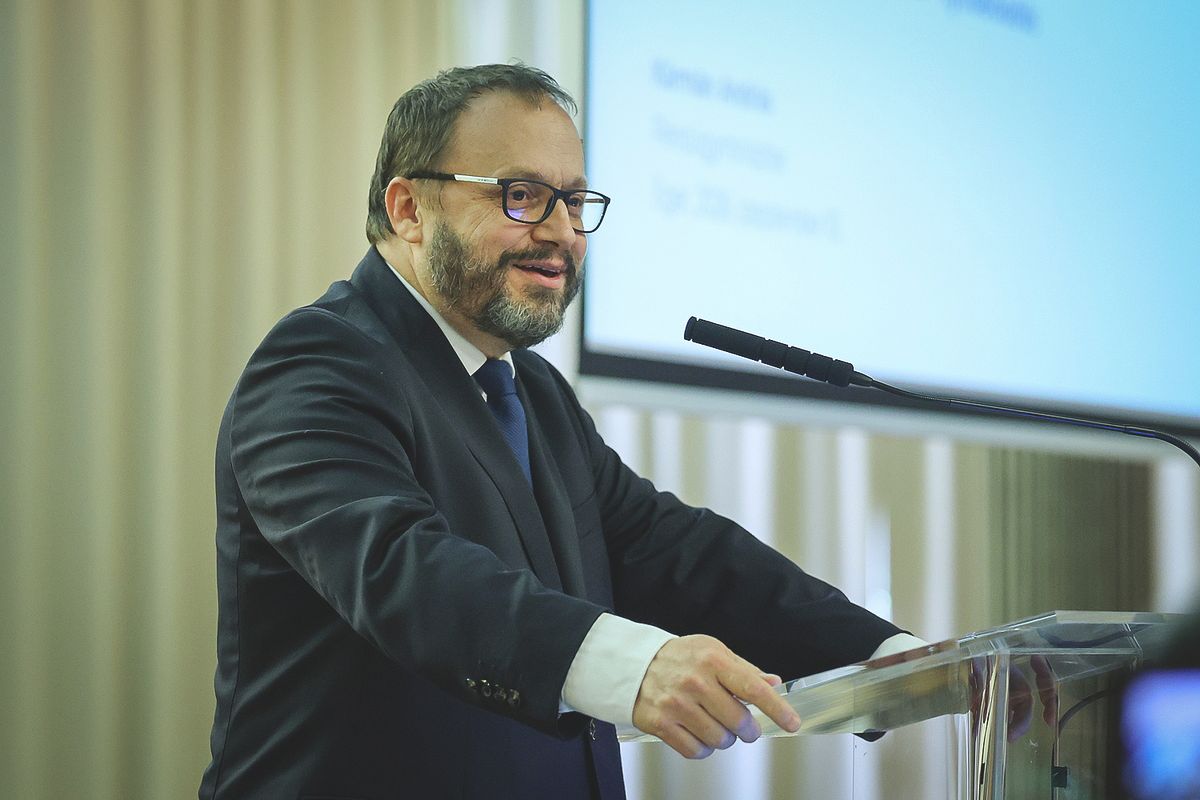 kármán andrás, gazdaság