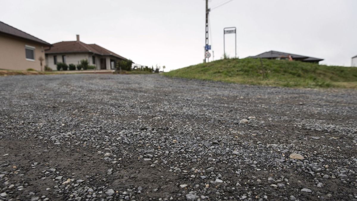 Ez nem vicc: összekeverték a mintákat a laborban, tévesen jelentettek azbesztet a 40 ezres magyar városban – kiderült, új helyszínek a szennyezettek