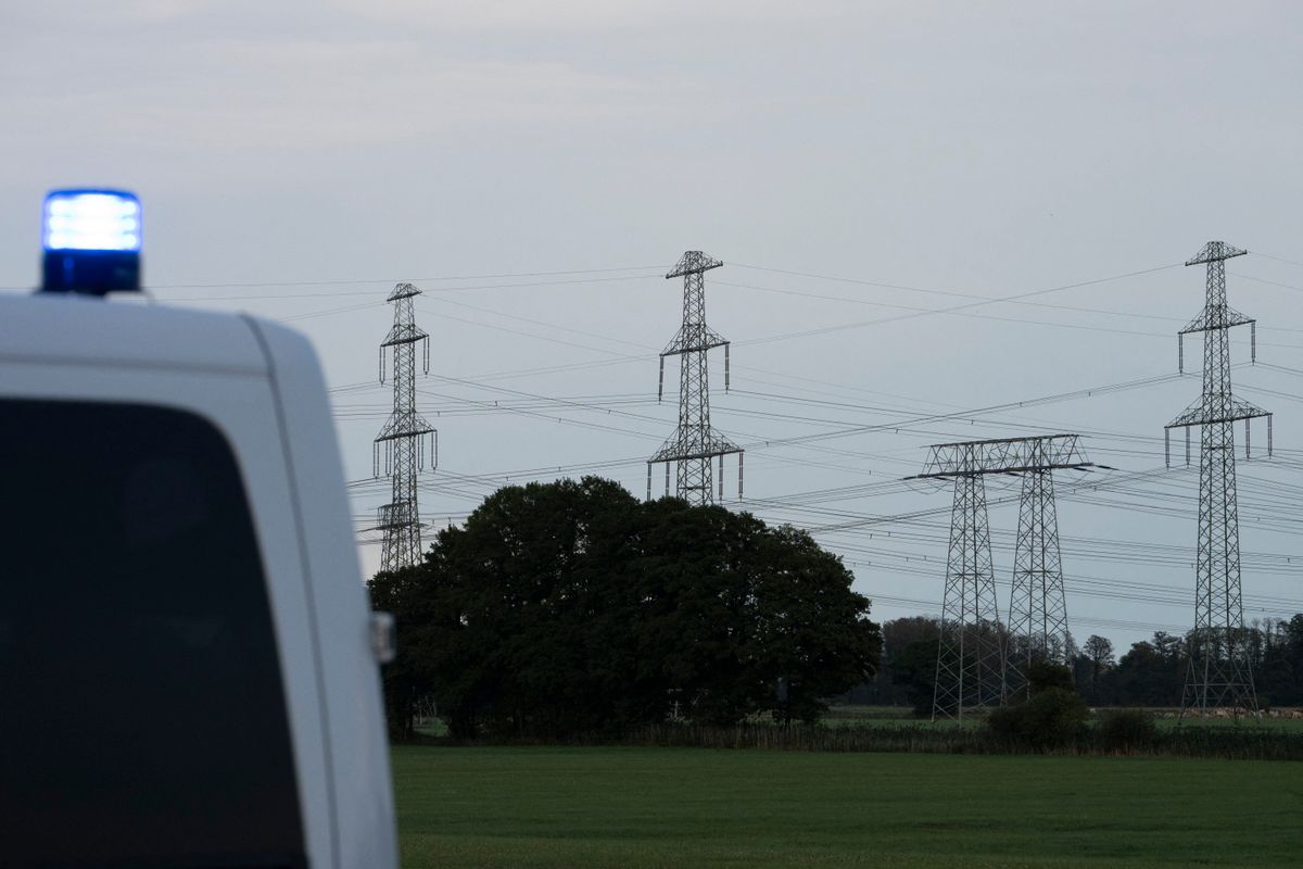 távvezeték, Explosive Device Found at Substation