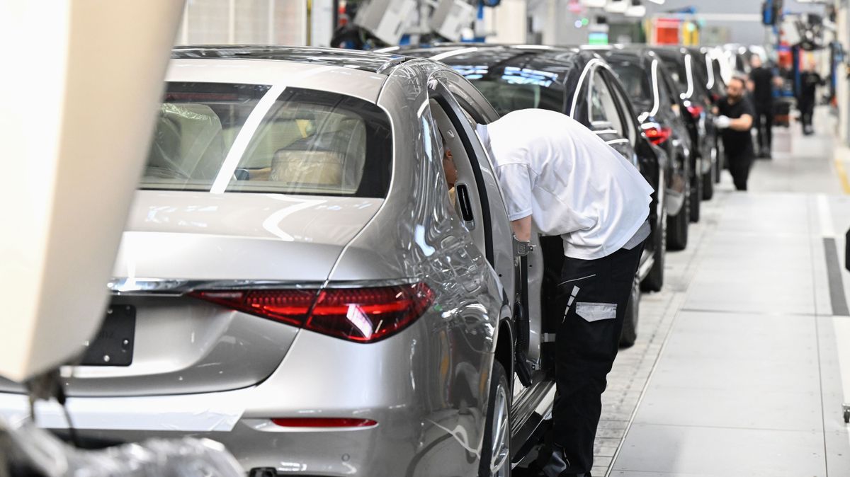 Mercedes-Benz Group AG Production
