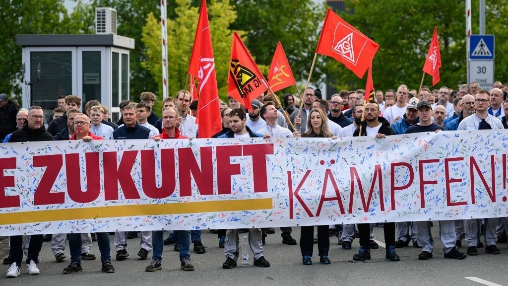 IG Metall's Nationwide Automotive Action Day
Volkswagen autóipar járműipar
tüntetés sztrájk demonstráció