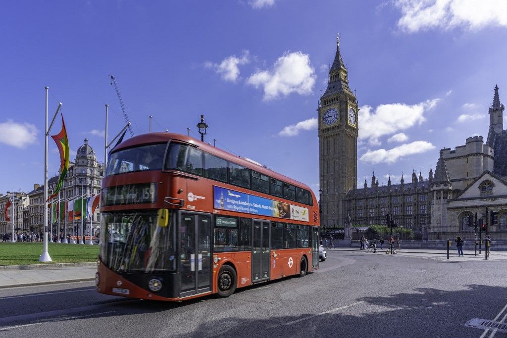 Állampapír View of Big Ben clock tower and a red bus in Parliament Square in summer in Westminster London England
