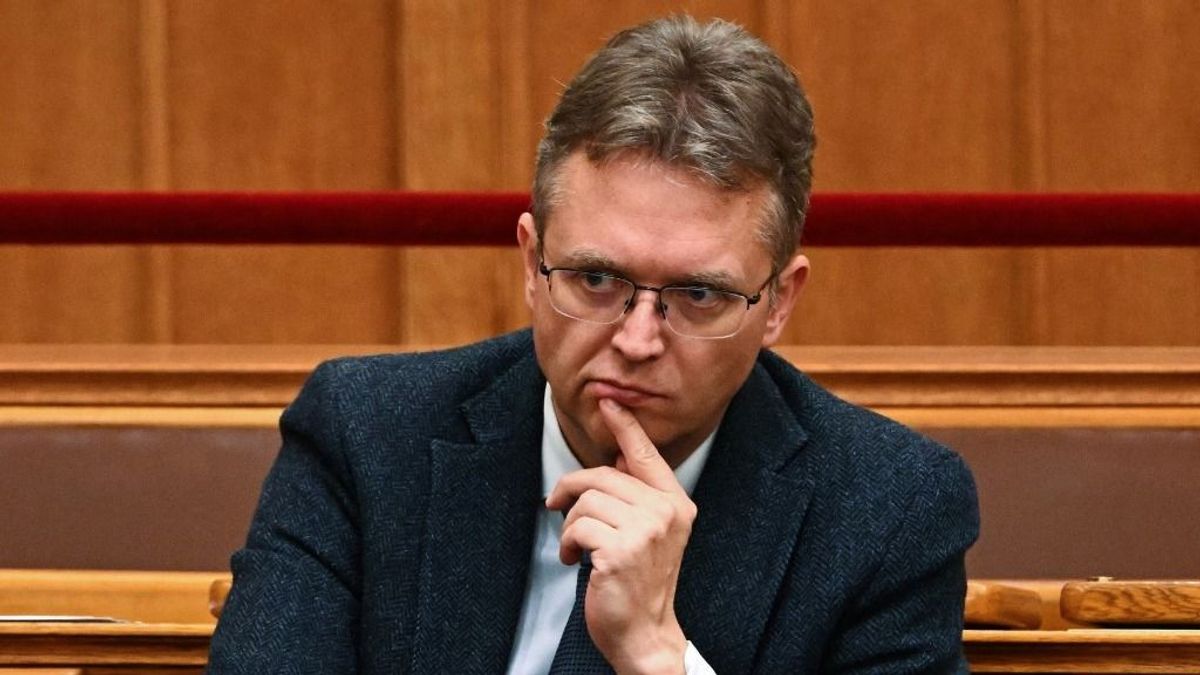 Őrizetbe vették Hankó Balázst, kiderült hova szállították hétfő este a korábbi minisztert