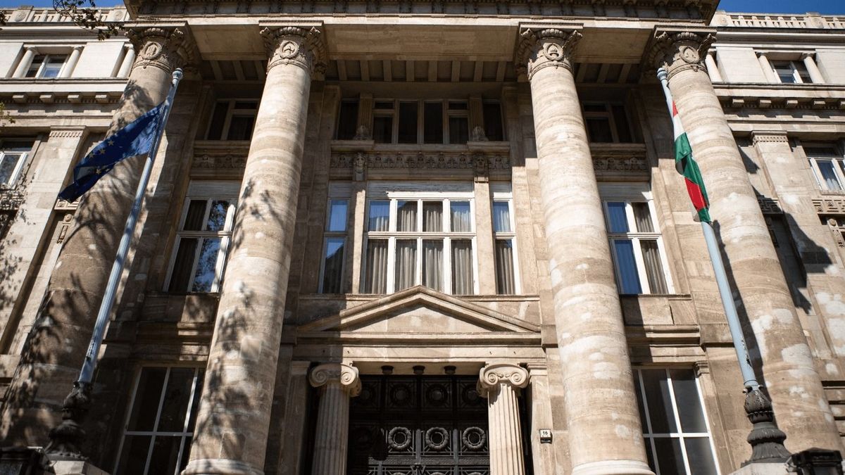 A szervezet több mint 150 éves éves fennállásának egyik legkeményebb időszakártól beszél az ügyészség megbízott vezetője:  a társadalmi nyomásra, a belső és külső hatásokra hivatkozik Lajtár István 