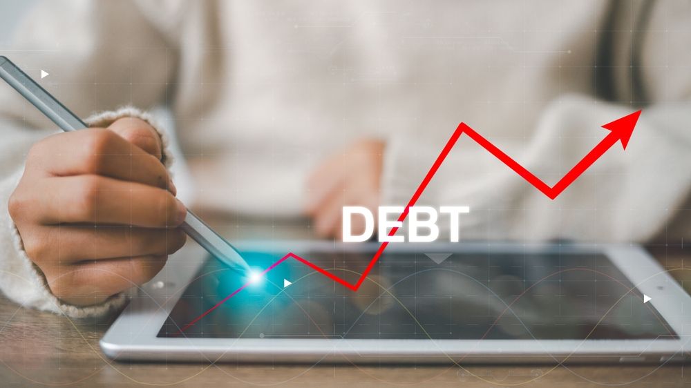 államadósság,Debt,Growth,On,A,Virtual,Screen.,The,Financier,Draws,A