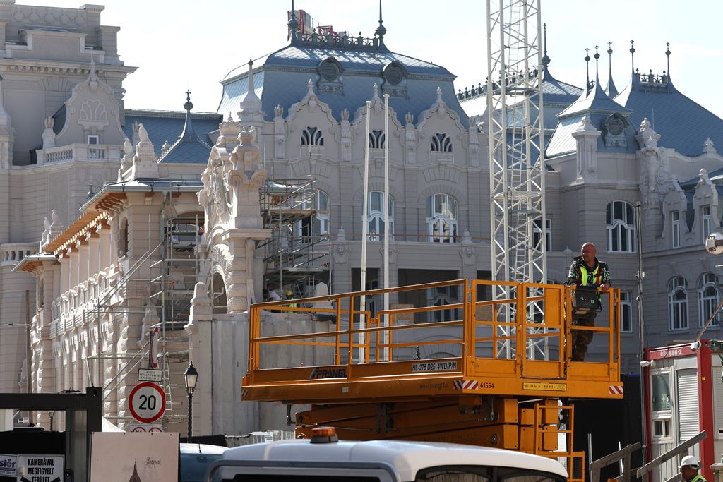 Ez a Tisza-kormány első torzója: fotókon a budai vár újjáépítése, félkészen hagyják a világörökséget