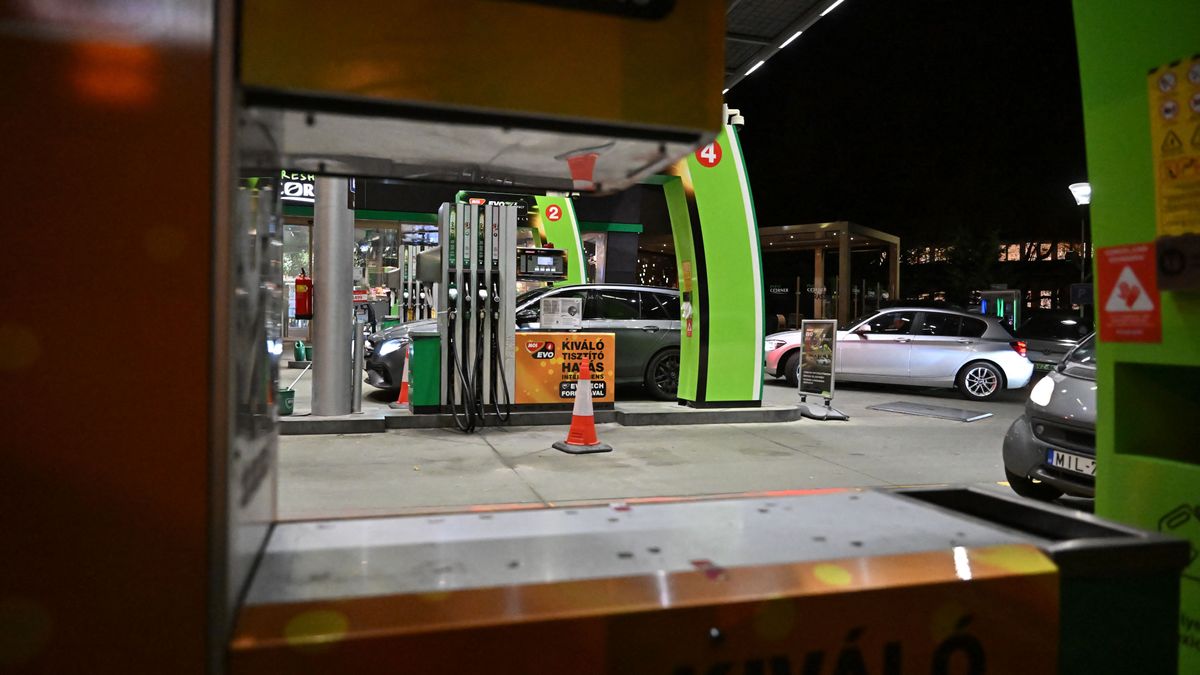 Igazi csoda történt a magyar benzinkutakon, életbe lépett a láthatatlan védett ár: az 5000 forintos dízeltámogatás eltakarta a szemek elől, mit tett a Mol az üzemanyaggal 