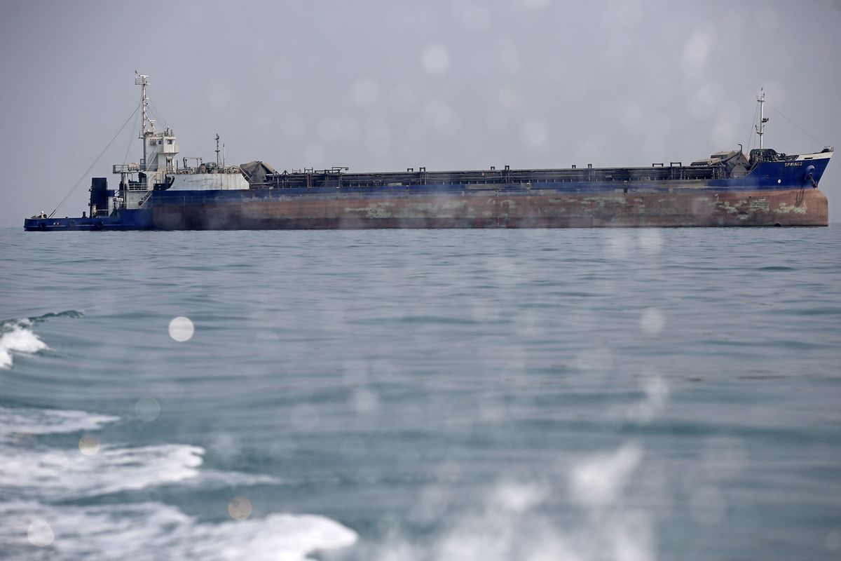 Oil Rises as Iran Says It Won’t Soften Strait of Hormuz Demands olajár Hormuzi-szoros