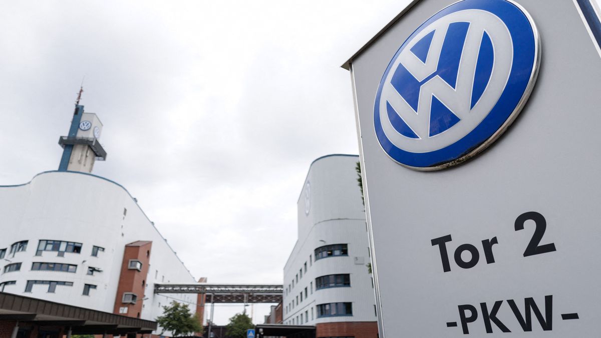 Ez gyors volt, máris eladták az első Volkswagen-gyárat a németek: álmában sem gondolta senki, hogy ők lesznek az új tulajdonosok – nem autók fognak készülni 